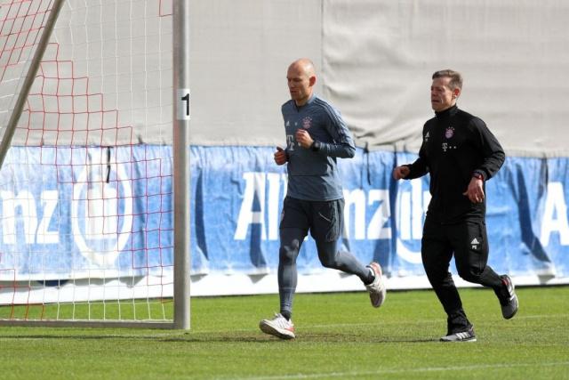 他的许多同 他的许多同